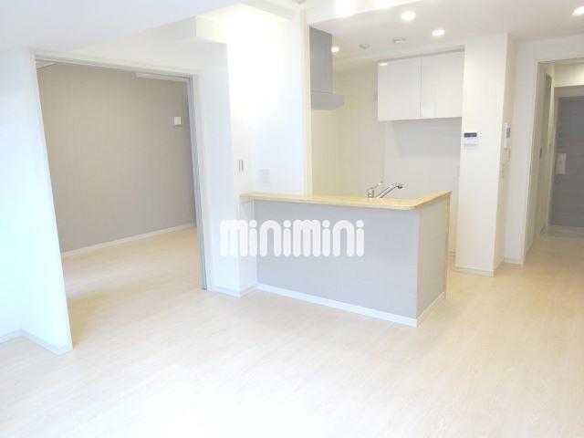居室・リビング　落ち着いた雰囲気のお部屋です。