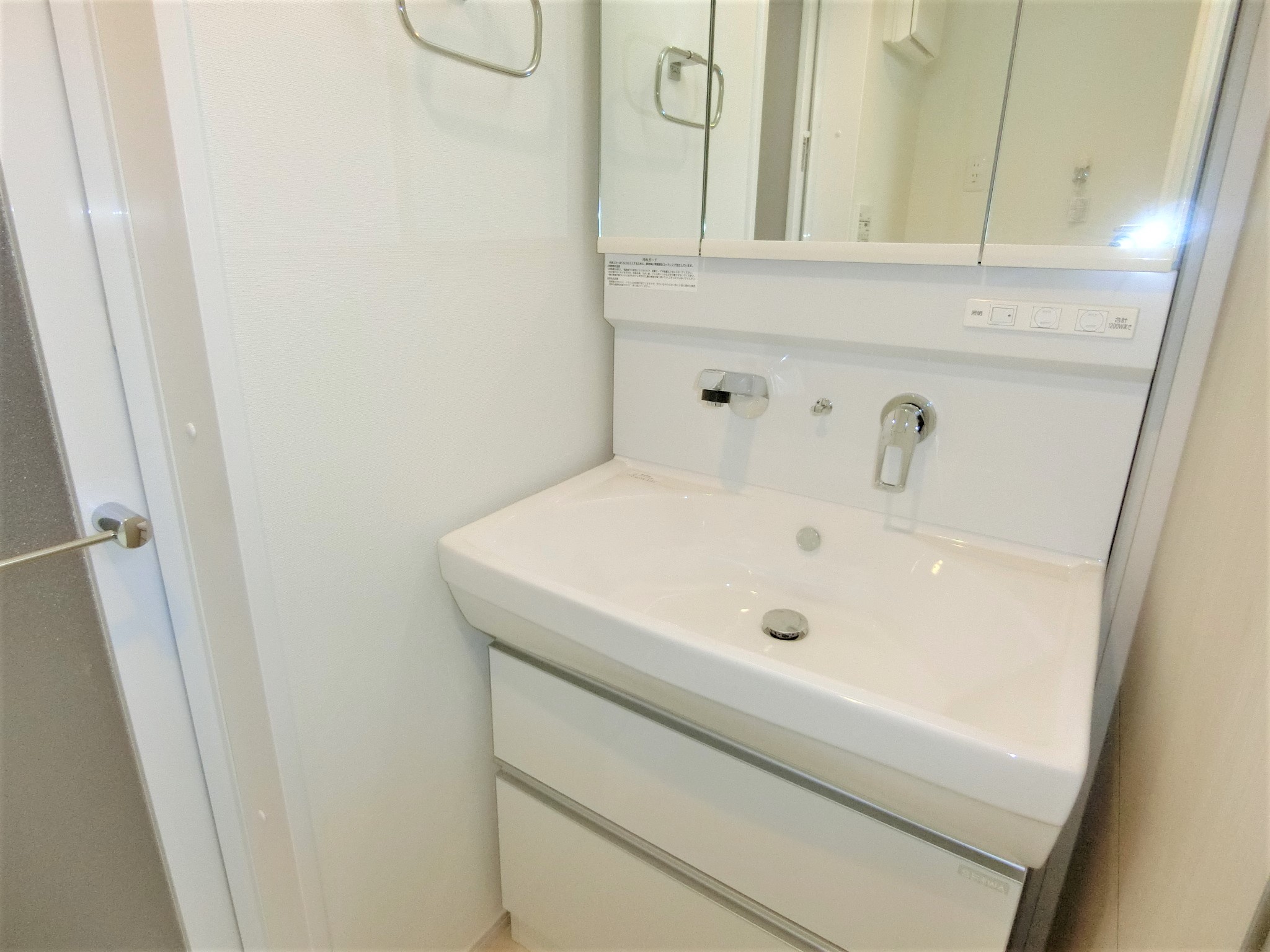 洗面設備　室内洗濯機置き場完備も完備☆