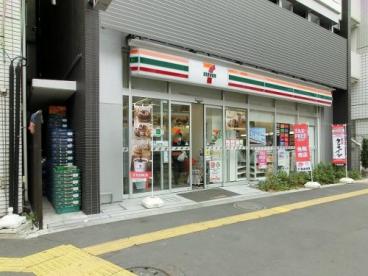 コンビニ　セブンイレブン 文京本郷3丁目店（コンビニ）まで158m