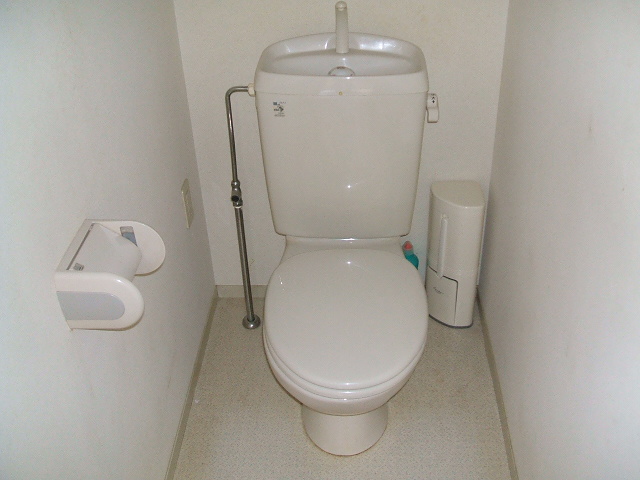 トイレ　落ち着いた色調のトイレです