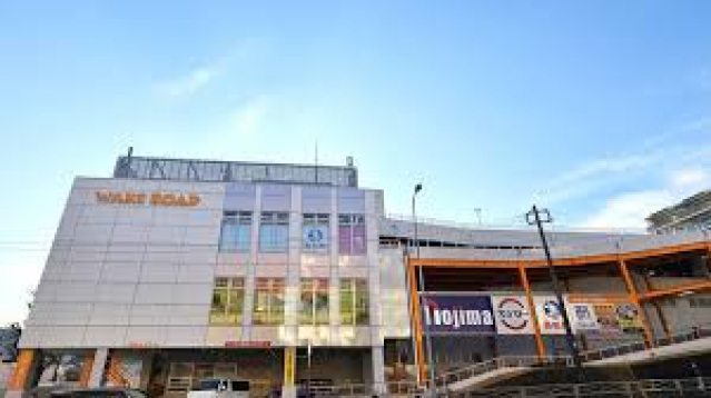 ショッピングセンター　西松屋ウェイクロード横浜鶴見店（ショッピングセンター）まで733m