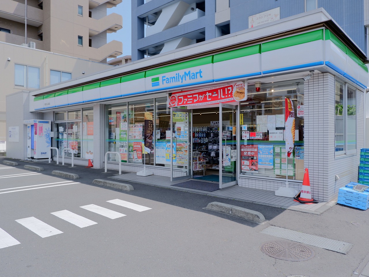 コンビニ　ファミリーマート都筑北山田店（コンビニ）まで410m