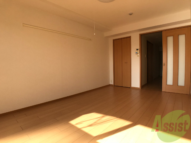 その他部屋・スペース　リビングには暖かな日差しが入り込んできます。