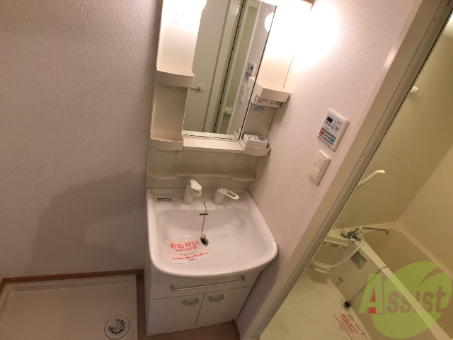 洗面設備　洗面台はシャンプードレッサーがあるので、利便性が高いですよ。