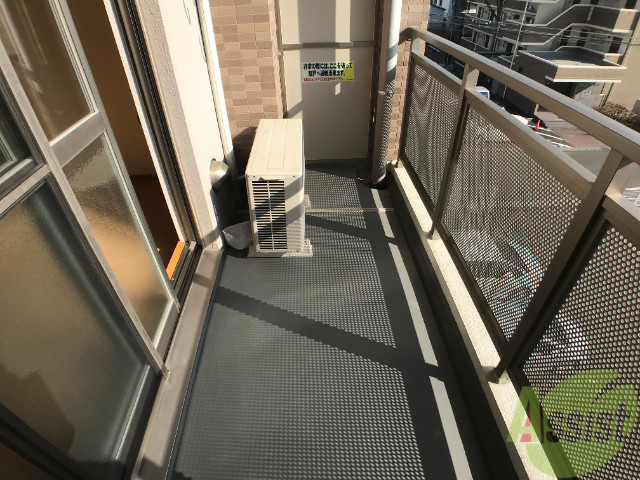 バルコニー　バルコニーも横幅にゆとりがあり、洗濯物もたくさん干せそうです