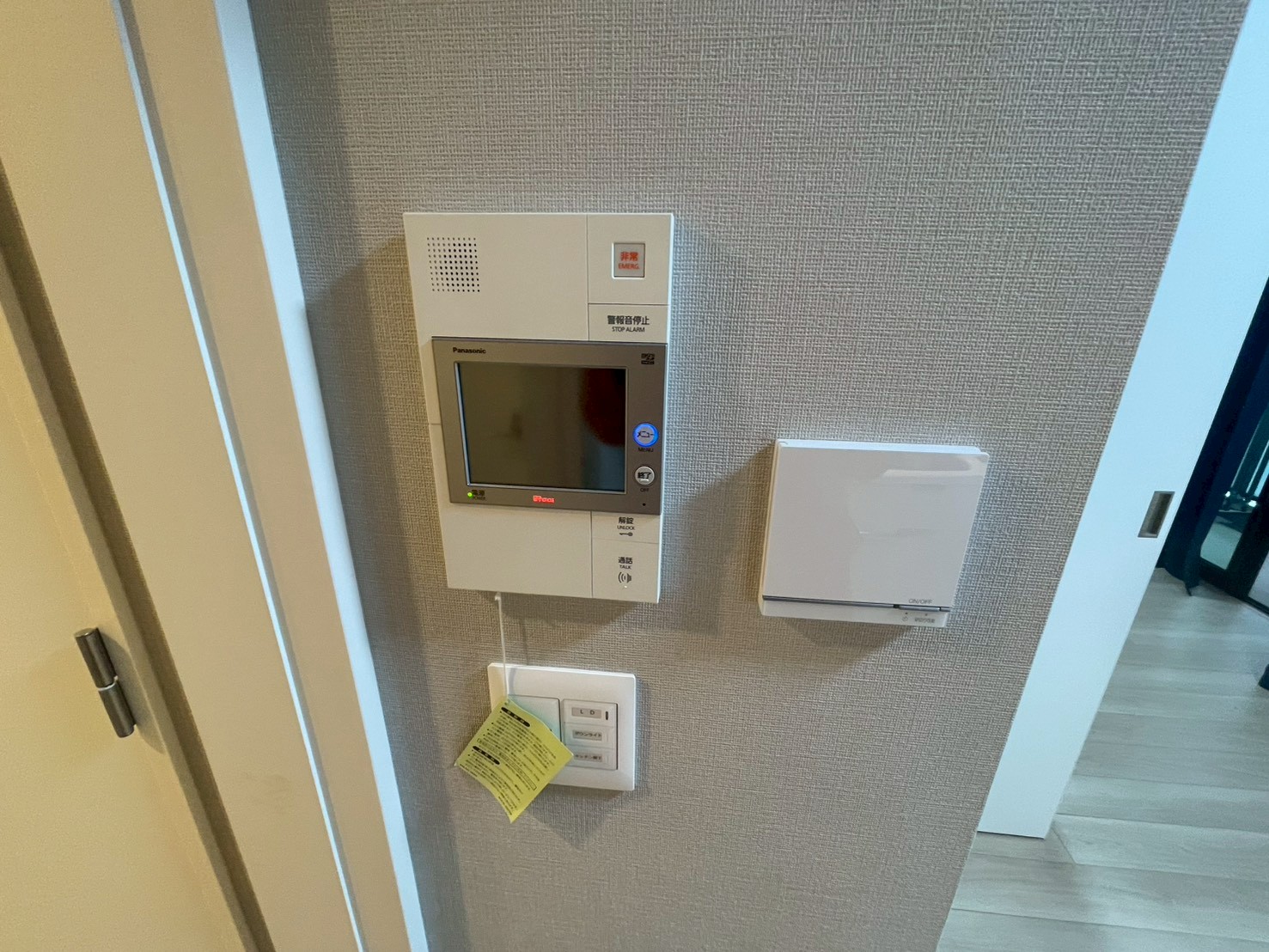 セキュリティ　床暖房付き