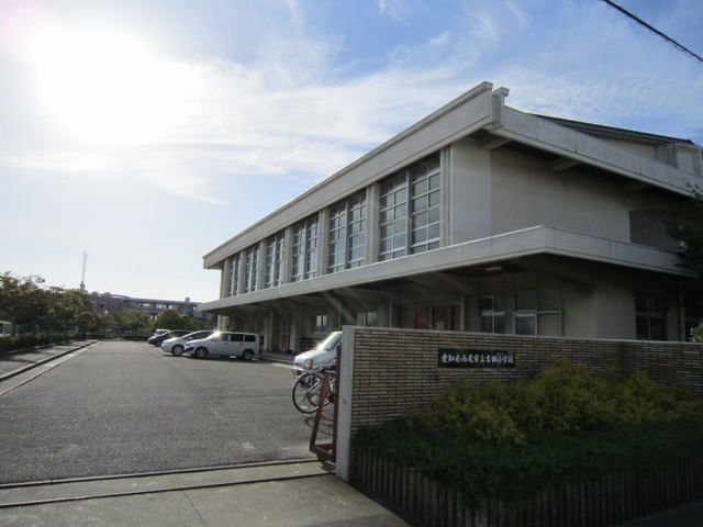 小学校　吉田小学校（小学校）まで550m