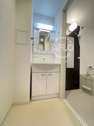 洗面設備　エスカーサ大阪WEST九条駅前　脱衣所