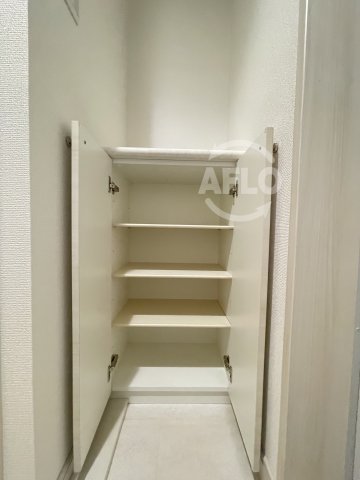 玄関　エスカーサ大阪WEST九条駅前　下駄箱