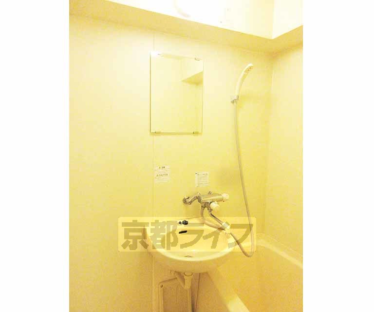 洗面設備　鏡あり