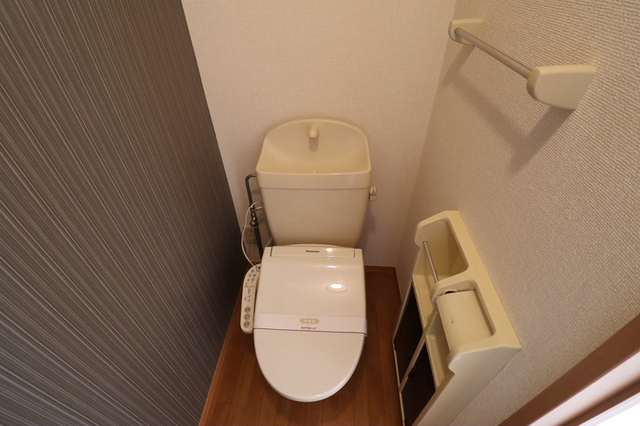 トイレ　温水洗浄暖房便座