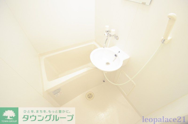 バス・シャワールーム　同タイプ部屋の写真となり設備等は現況と異なる場合があります。