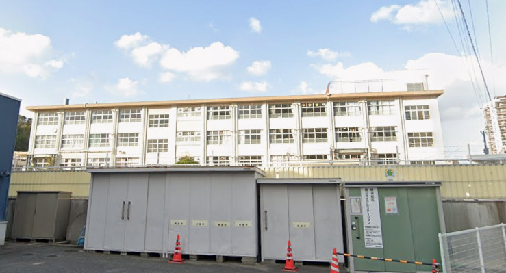 小学校　福岡市立姪浜小学校（小学校）まで1223m