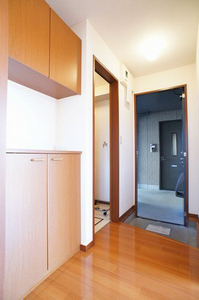 玄関　※入居中のため同間取の別室写真