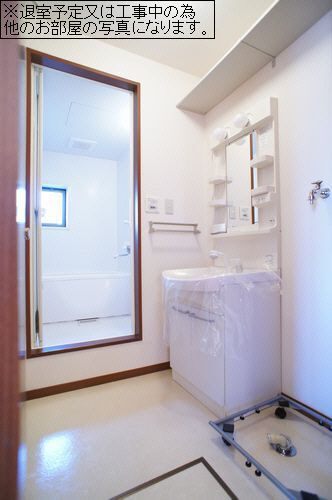 洗面設備　※入居中のため同間取の別室写真