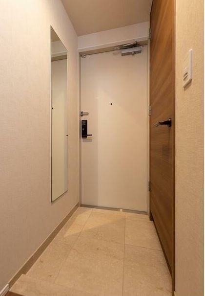 玄関　※別部屋の参考写真です。