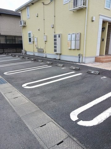 駐車場　車をお持ちの方に嬉しい駐車場付きの物件です