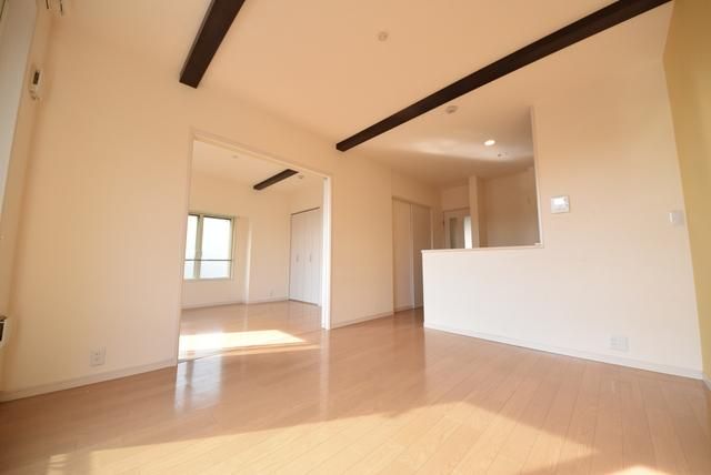 居室・リビング　開放感のあるリビング　女性に人気の対面キッチン