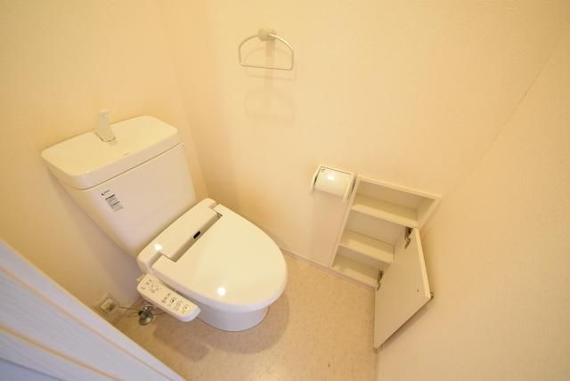 トイレ　温水洗浄便座