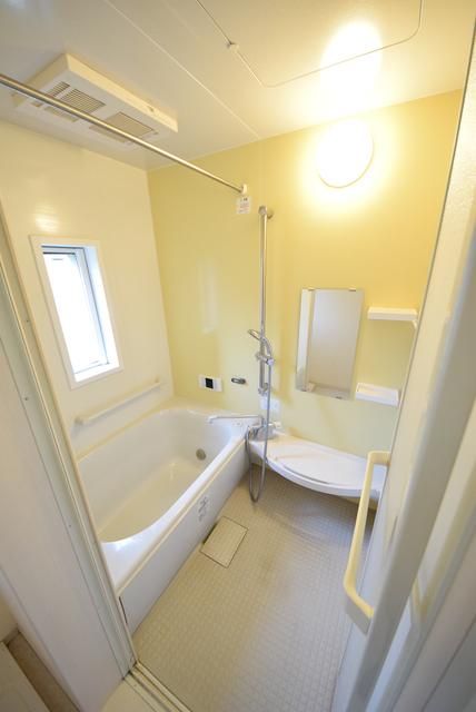 バス・シャワールーム　便利な追い焚き・浴室乾燥機付き