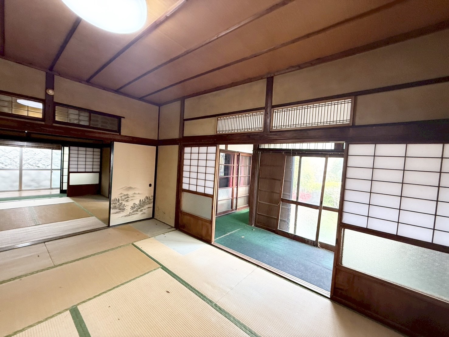 畑田町戸建の居間写真