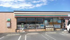 コンビニ　セブンイレブン（コンビニ）まで500m