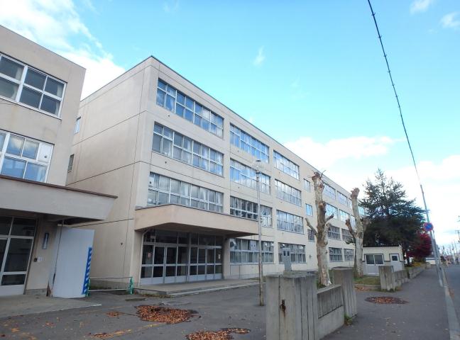 中学校　札幌市立発寒中学校（中学校）まで507m