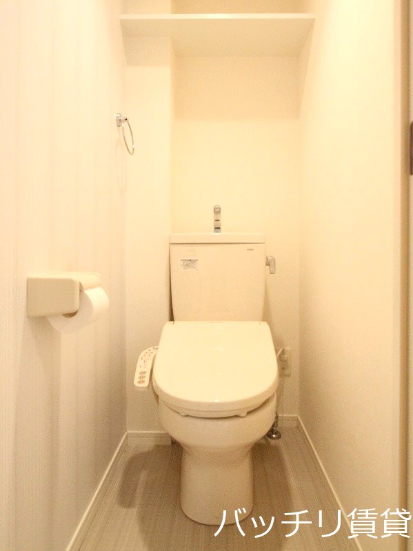 トイレ　別号室タイプの為、現状を優先致します。