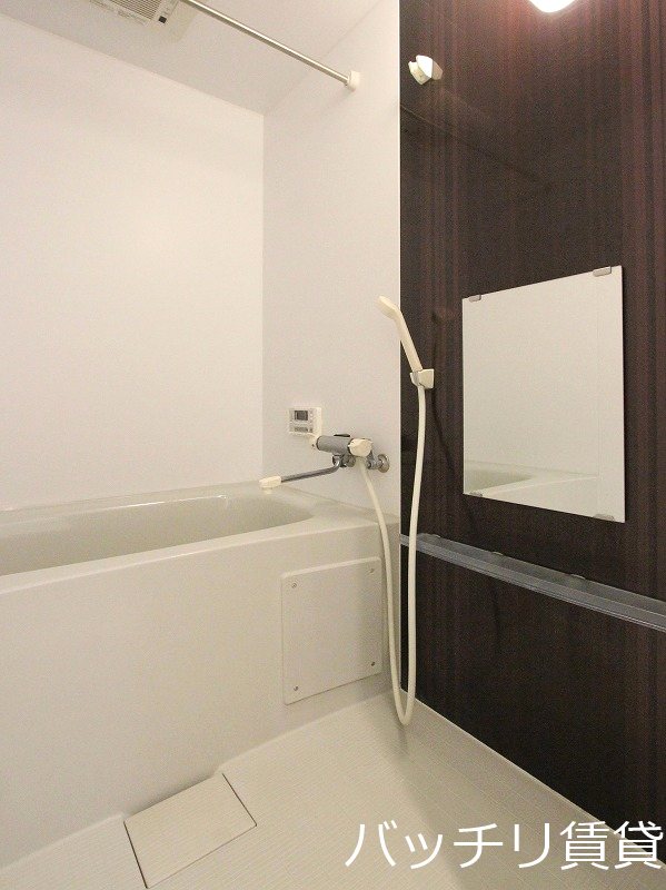 バス・シャワールーム　別号室タイプの為、現状を優先致します。