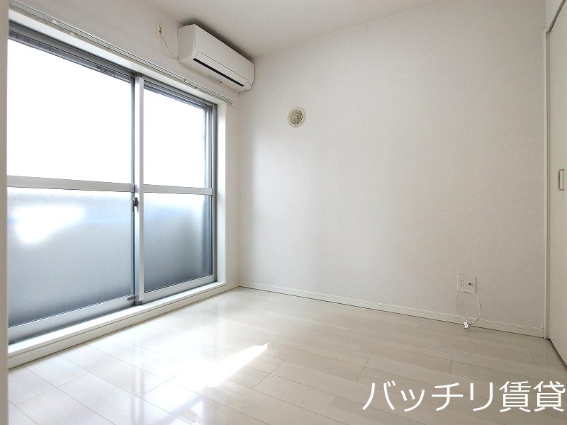 バルコニー　別号室タイプの為、現状を優先致します。