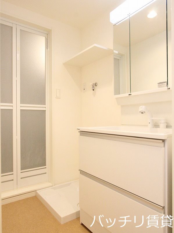 洗面設備　別号室タイプの為、現状を優先致します。