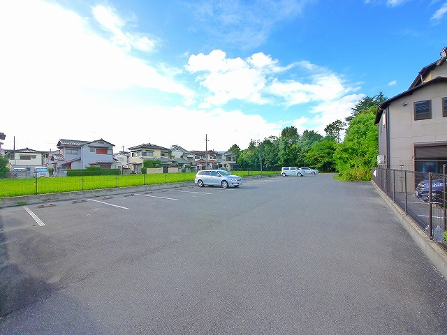 駐車場　駐車場に車を止められます