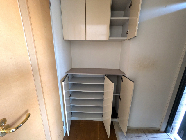 玄関　＊別号室参考写真です