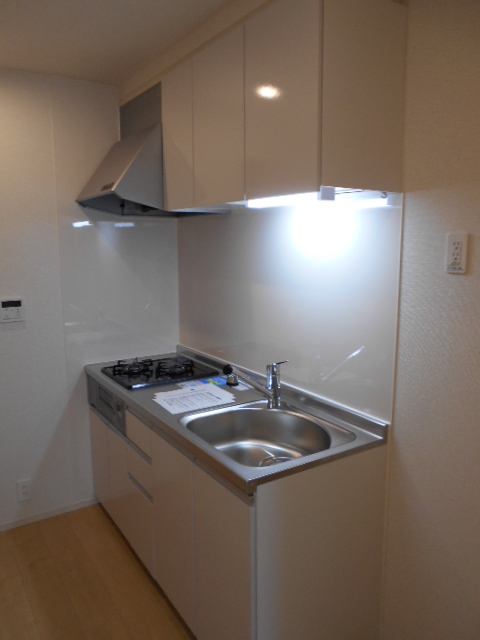 キッチン　システムキッチン（ガスコンロ２口付）完備