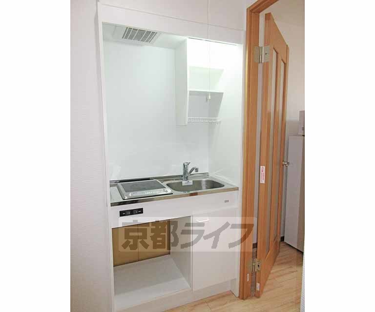 キッチン　圧迫感の無いキッチンです・・