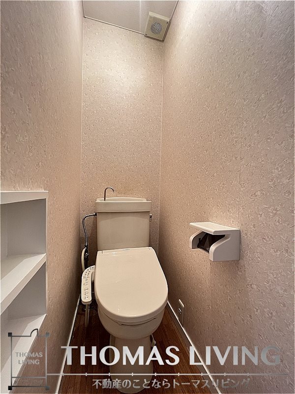 トイレ　嬉しいウォシュレット付きですよ。