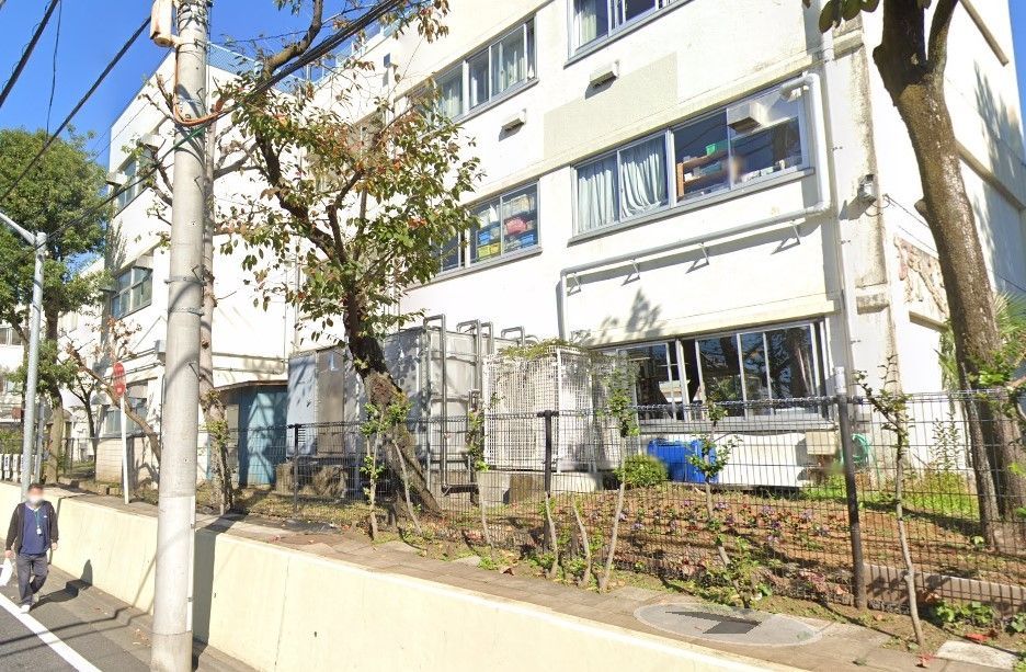 小学校　北区立荒川小学校（小学校）まで480m