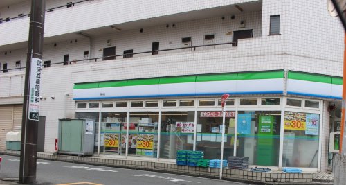 コンビニ　ファミリーマート（コンビニ）まで1024m