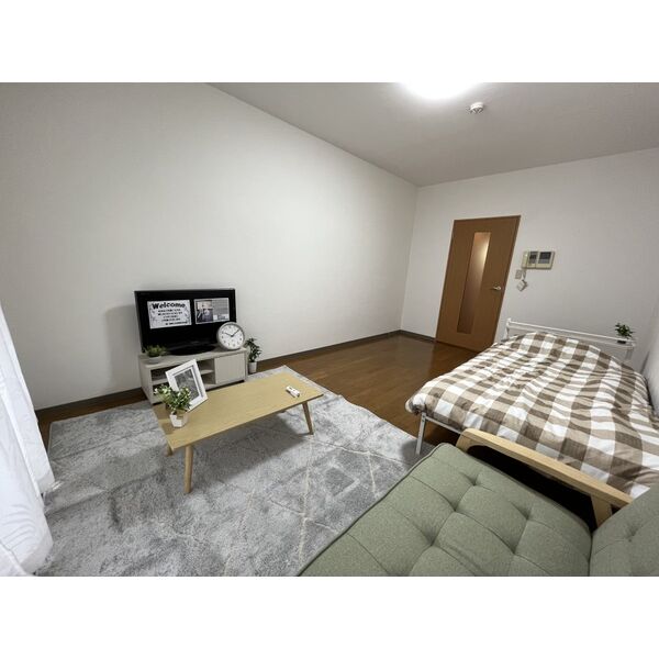 居室・リビング　室内写真は別部屋の写真です。