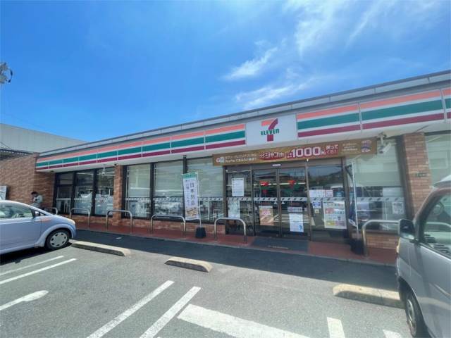 コンビニ　セブンイレブン 八幡本城1丁目店（コンビニ）まで378m