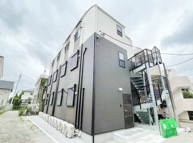 エントランス　お洒落な建物デザイン♪