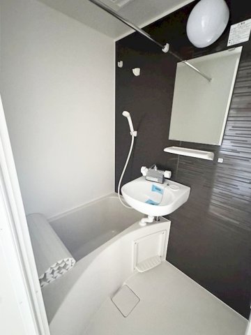 バス・シャワールーム　雨の日でも安心の浴室乾燥機付きです♪