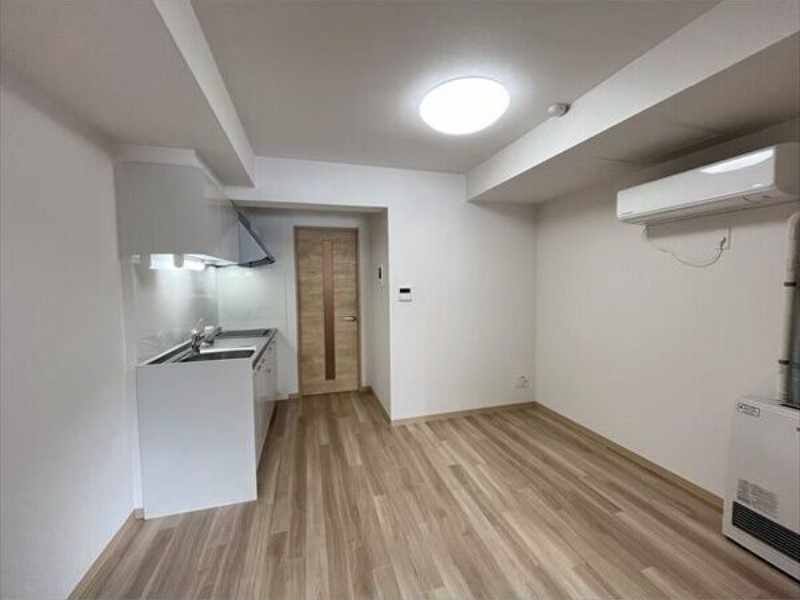 居室・リビング　退去予定につき反転タイプの画像です。