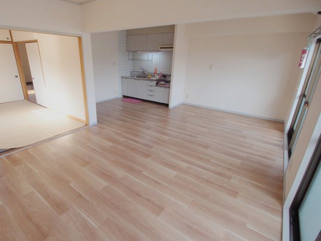 居室・リビング　反転タイプです。