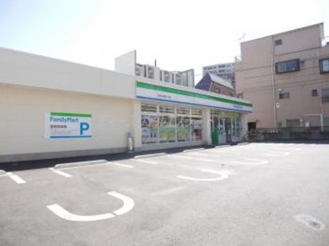 コンビニ　ファミリーマート三度屋大森東四丁目店（コンビニ）まで823m