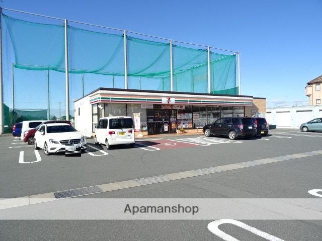 コンビニ　ファミリーマート（コンビニ）まで573m