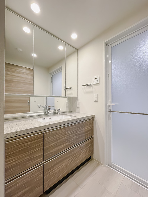 洗面設備　※写真は同タイプ住戸です。