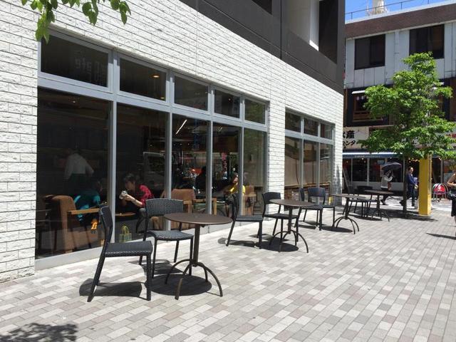 飲食店　スターバックスコーヒー本厚木店（飲食店）まで372m