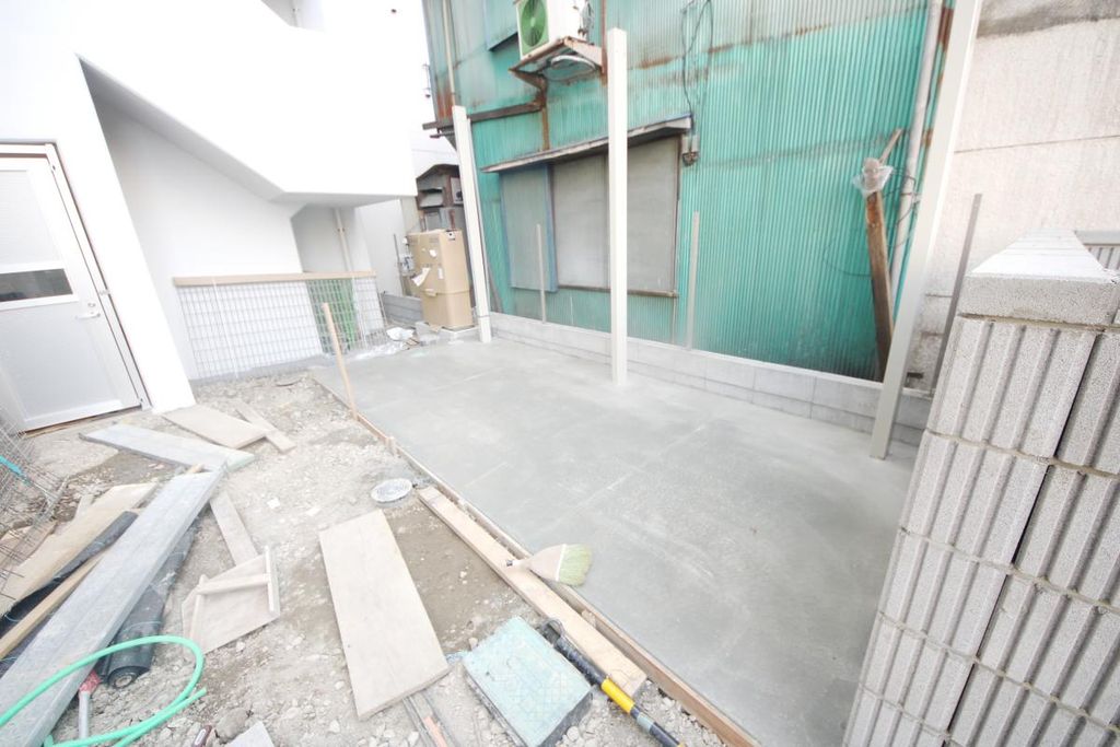 エントランス　バルコニー