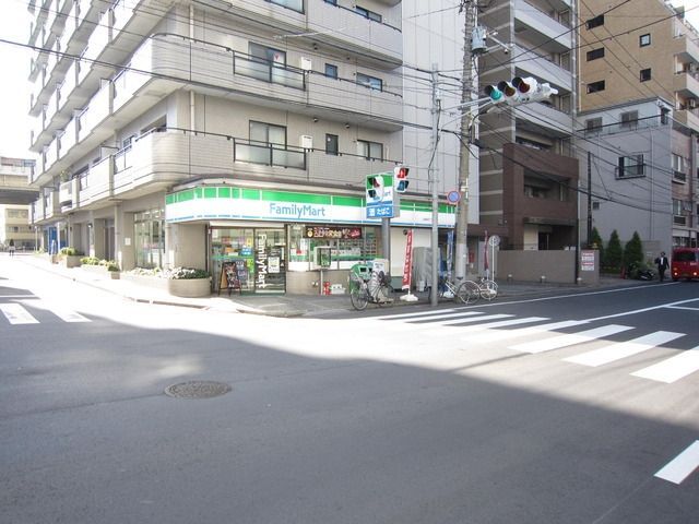 コンビニ　ファミリーマート（コンビニ）まで120m